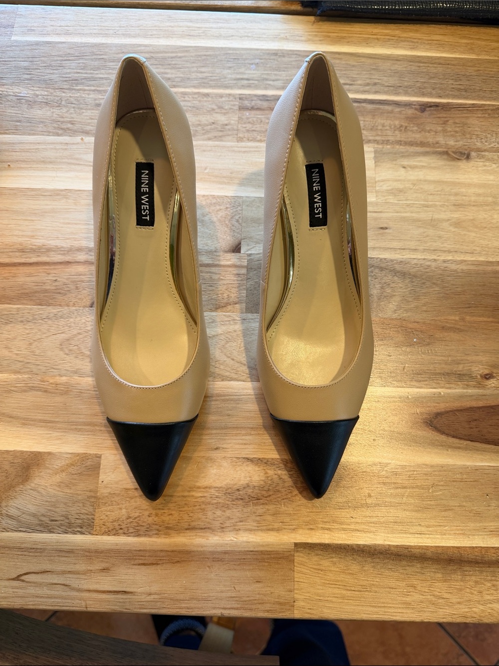 Ladies pumps size 7 New in box